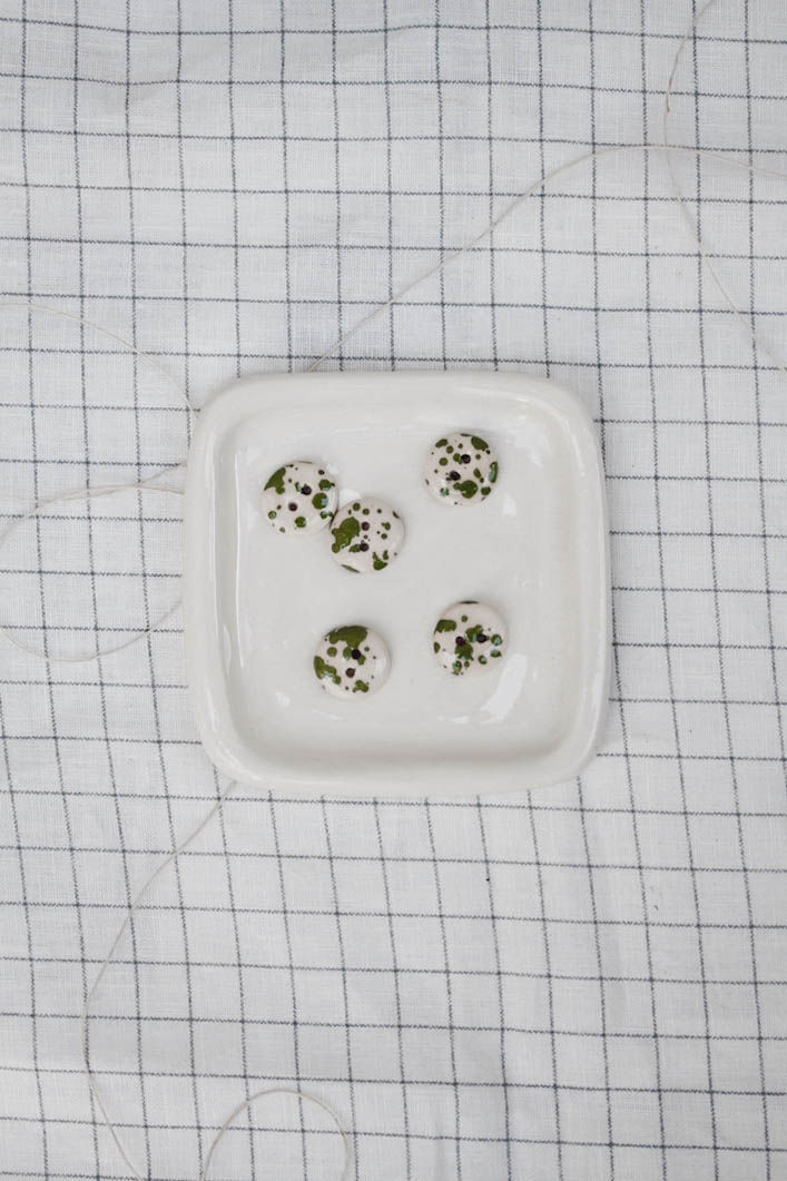 Miniature : LE PETIT BOUTON MOUCHETÉ NOIR / ROUGE / ROSE / VERT / BLEU  ( 1,6 cm )