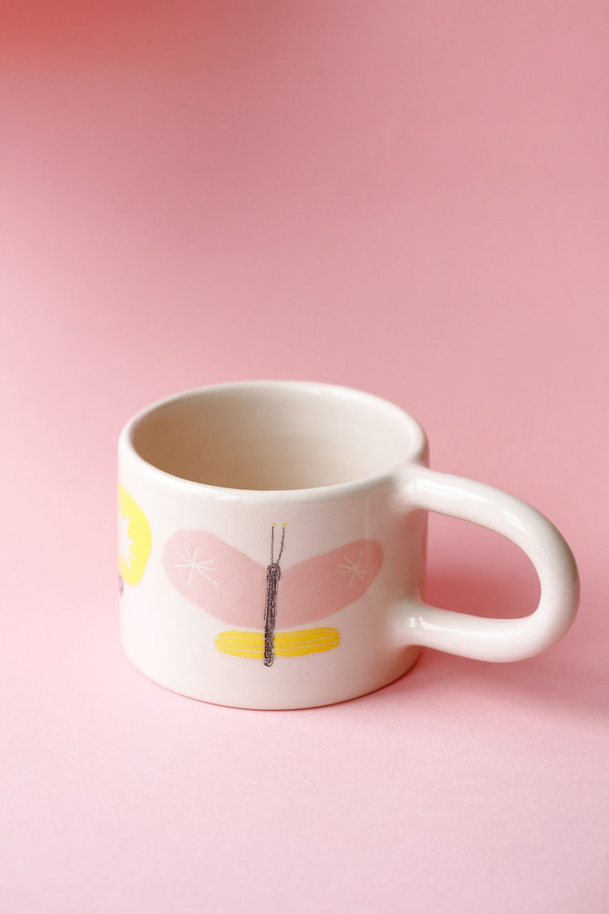 Miniature : TASSE PÉPILLONS JAUNES ET ROSES  ( 35 CL )