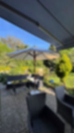 Terrasse mit elektrischer Markise