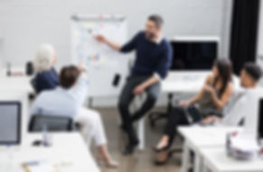 Die Anzahl der in Marketing und Vertrieb genutzten Systeme und kleinerer Apps ist hoch – meist höher als Ihre IT annimmt und Sicherheitssysteme reichen. Wir stellen eine möglichst vollständige Momentaufnahme zusammen und entwickeln mit Ihnen das Zielbild für Ihre künftige Software-Kombination in Marketing und Vertrieb.