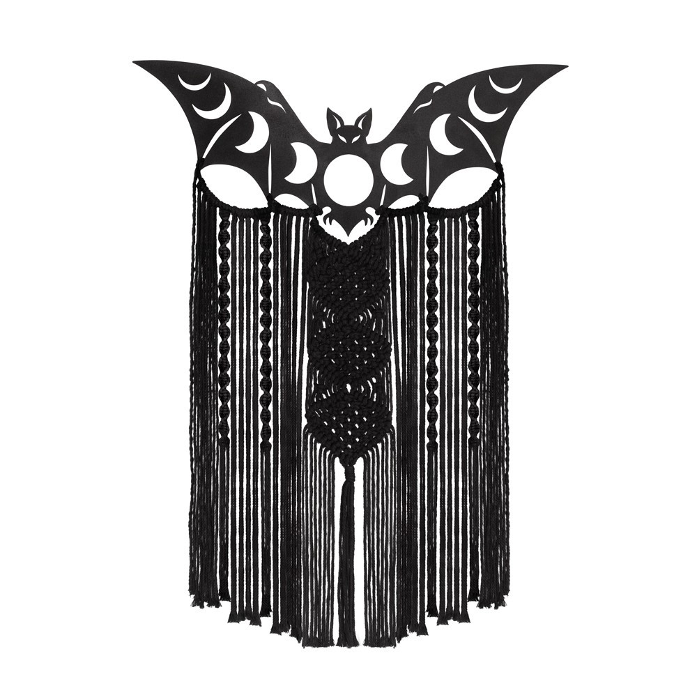 Crepuscular apparition, summoned by devotion and conjured in the temple of Artemis at the dark of the moon.