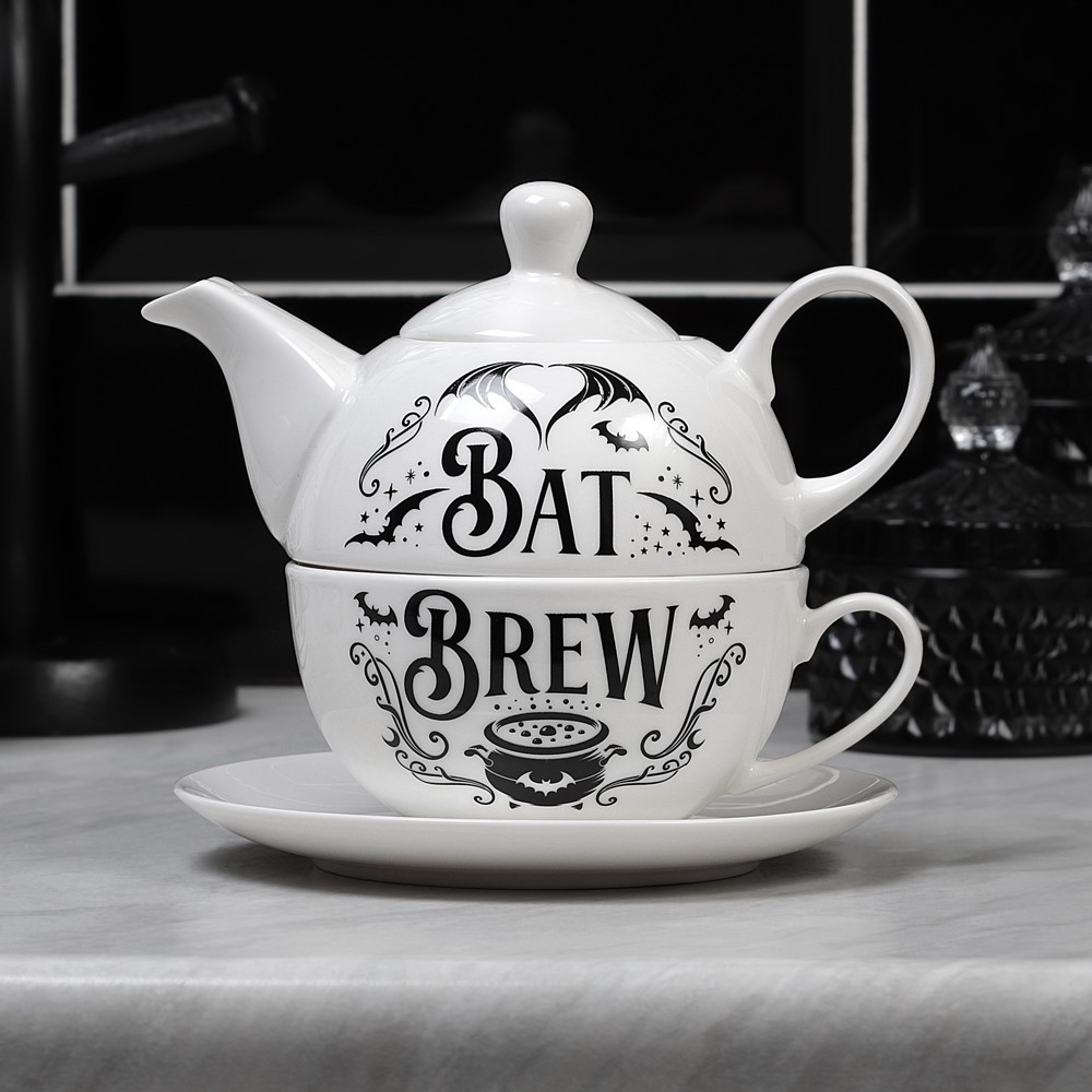 A beautiful, high quality, fine bone China, 'Tea For One Set'. The set consists of 3pcs and includes everything you need to brew your perfect cup of tea. Just add a tea bag and water! It is ideal for guest use when brewing an individual flavoured or herbal tea. Or would certainly make the perfect unique gift for your tea loving friend. The set presented in a beautiful gift box. This set features the 'Bat Brew' design.