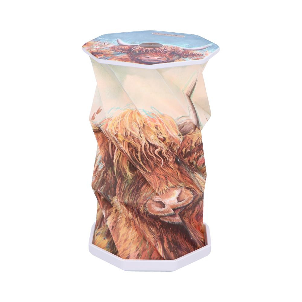 The PopGlow Foldable Lamp – Highland Cow Edition features Nemesis Now’s original artwork, printed on a foldable, USB-C powered lamp with touch-activated LED lighting. A striking gift for customers seeking standout animal-themed décor.