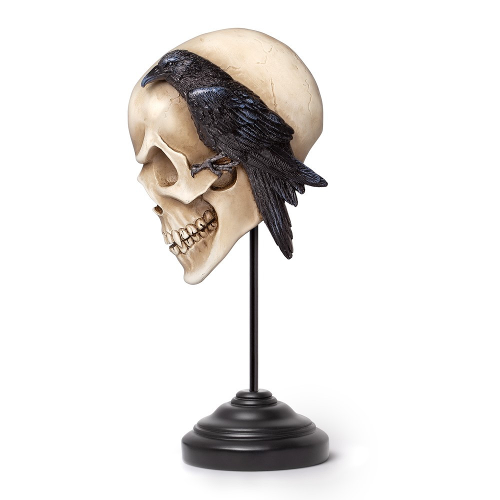 O pallid dome of long dead author, what dark mysteries lie with in ?