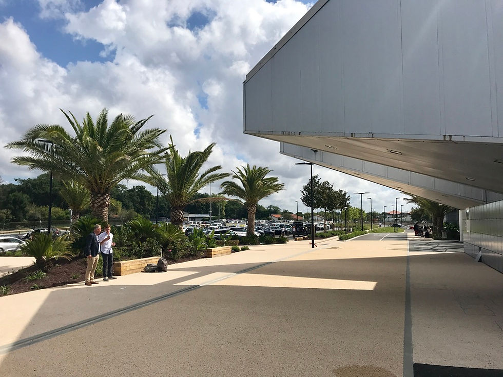 Le parvis de l'aérogare de Biarritz Pays Basque @aeroportbiq Christophe Chouleur