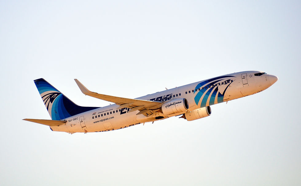 Un Boeing 737-800 d'Egyptair au décollage du Caire.