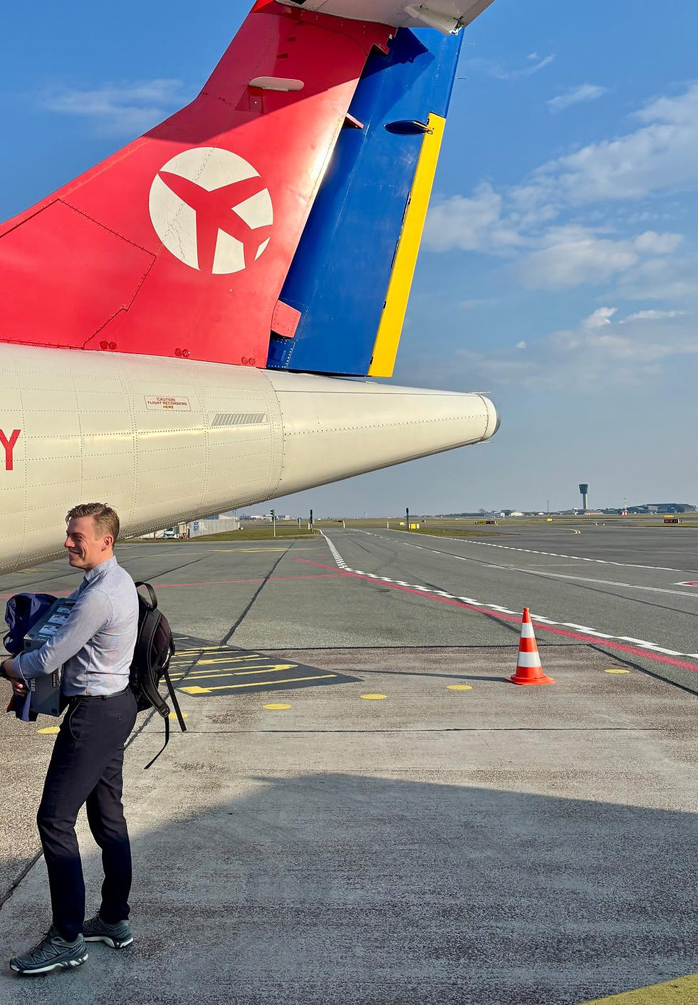 Robert Grunholm embarque à bord d'un des ATR de la compagnie