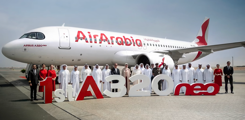 Les officiels posent devant le 1er A320neo d'Air Arabia