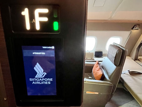 L'airbus A380 de Singapore Airlines se pose à Paris-CDG