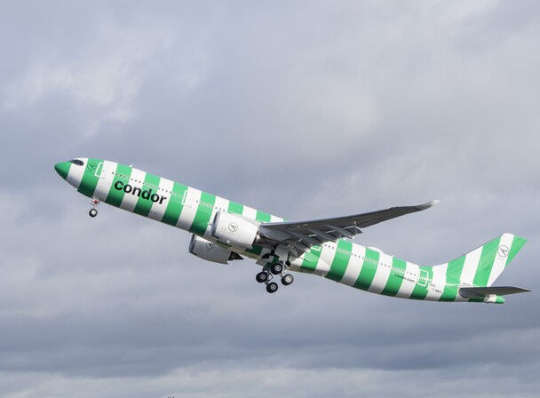 Un Airbus A330 de Condor au décollage