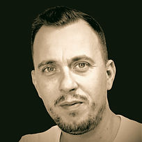 Jordi Catalán (fondo negro)_edited.jpg