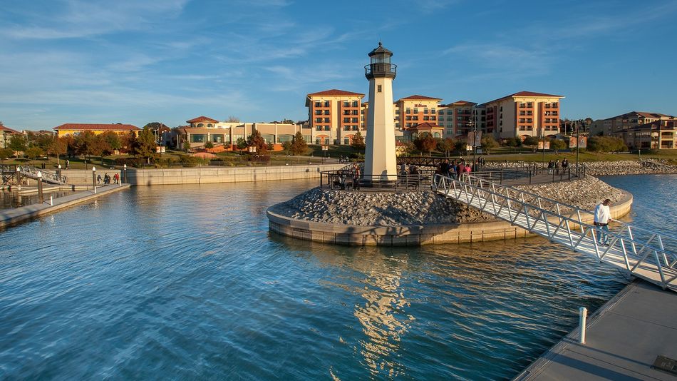 Rockwall Harbor — waterfront dining and marina on Lake Ray Hubbard, TX