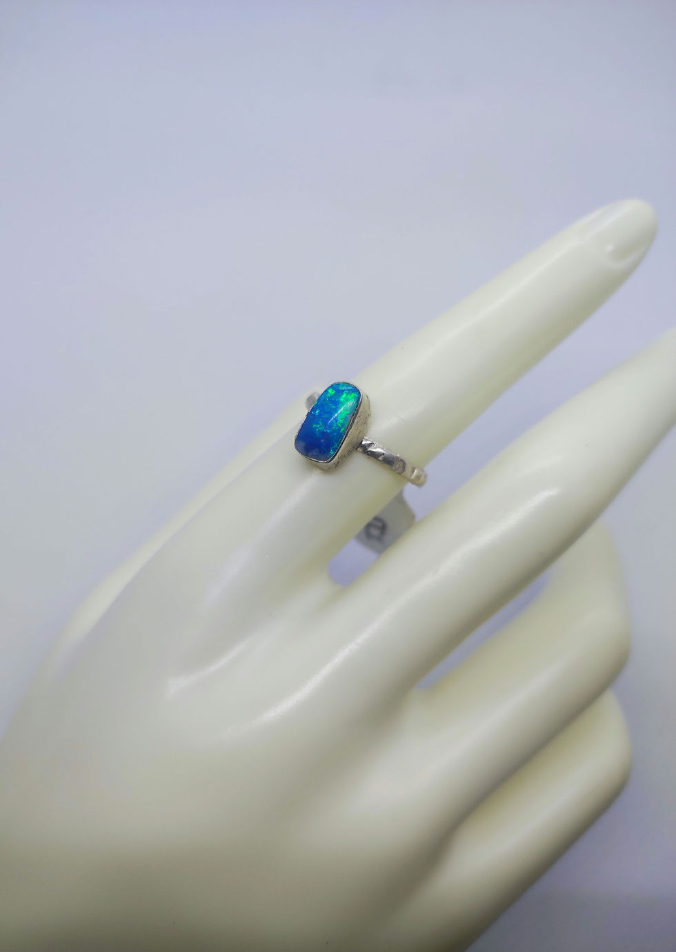 Bague opale australienne bleue T55