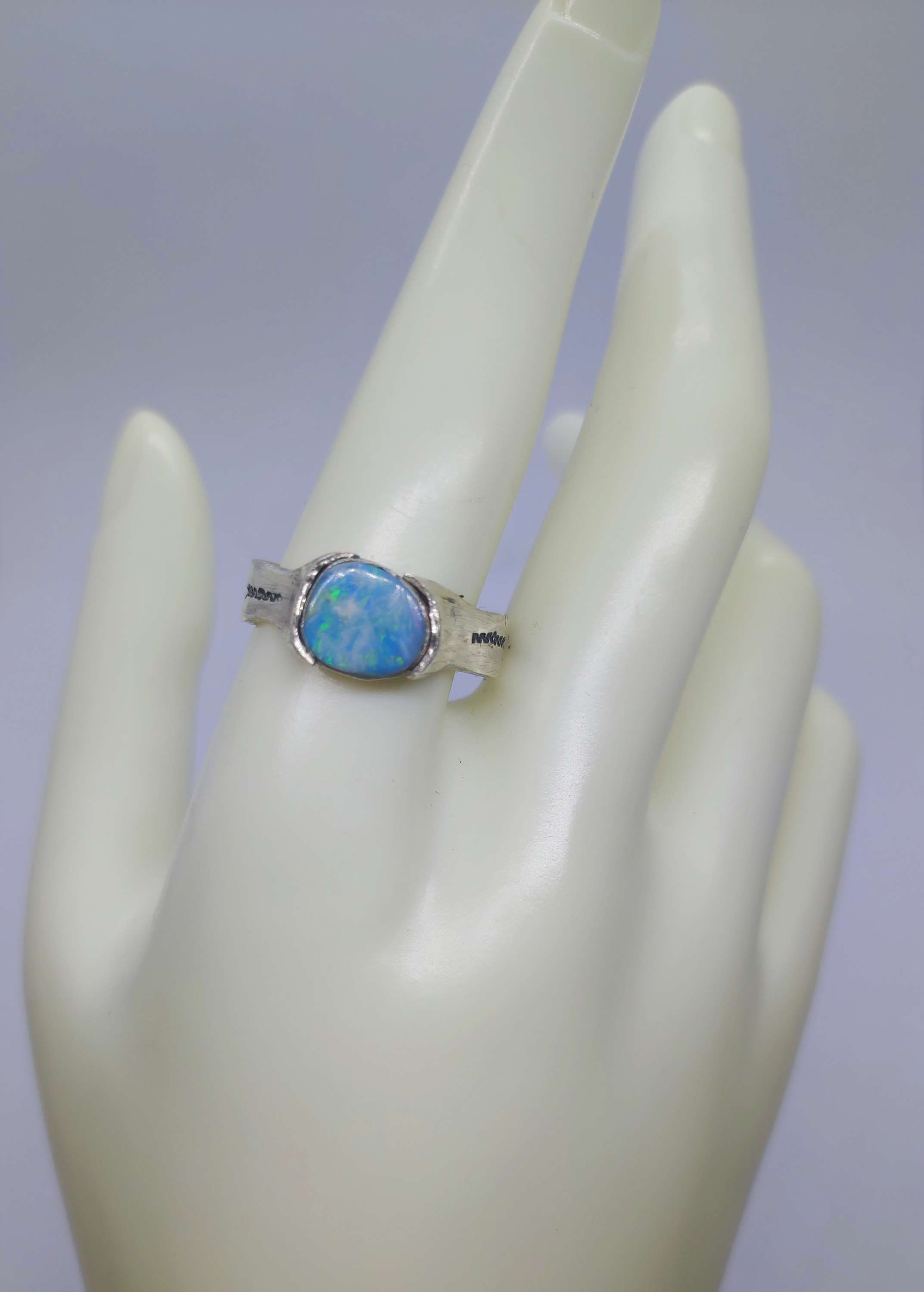 Bague opale australienne bleue T64