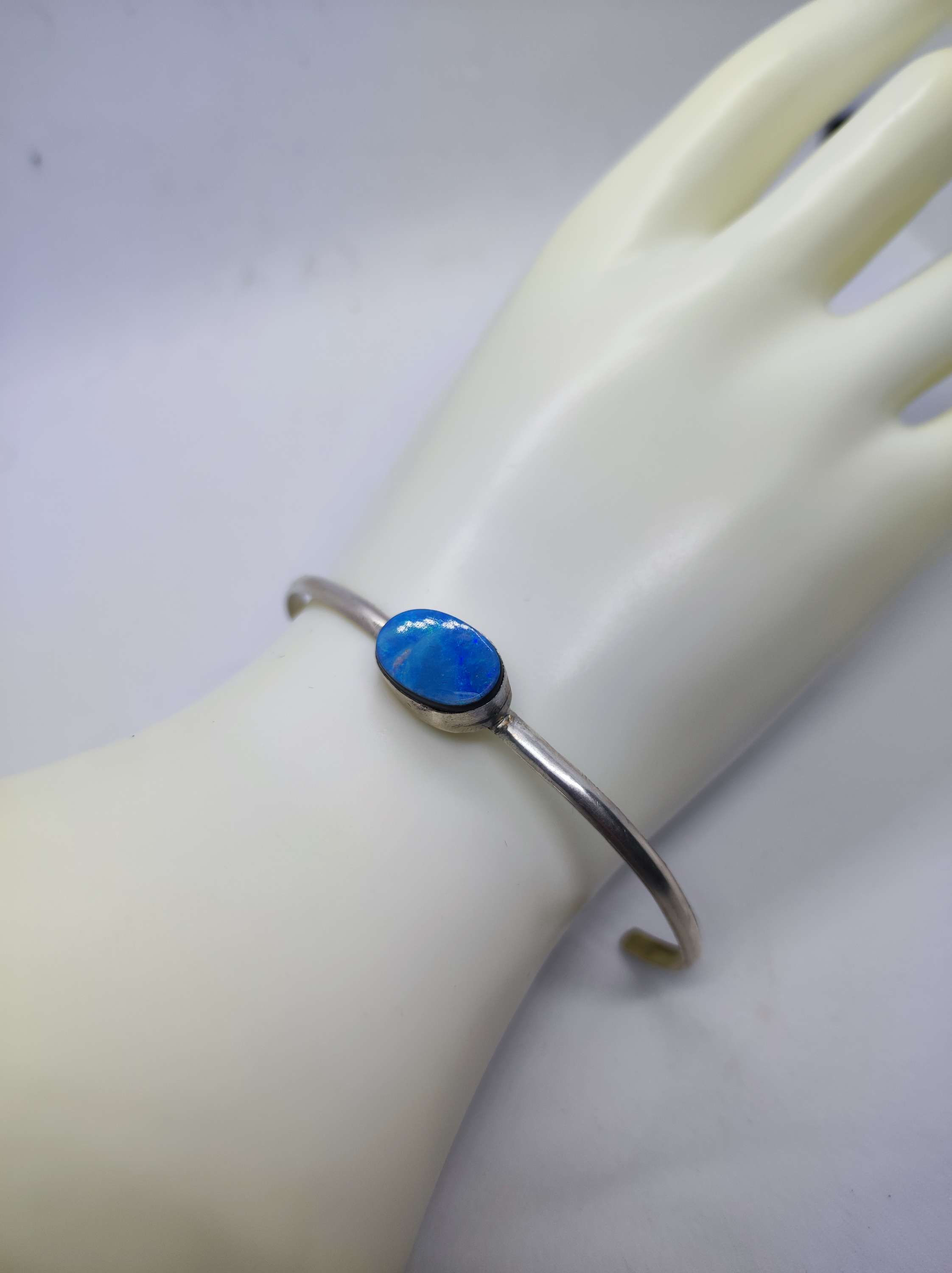 Bracelet de manchette opale australienne bleue