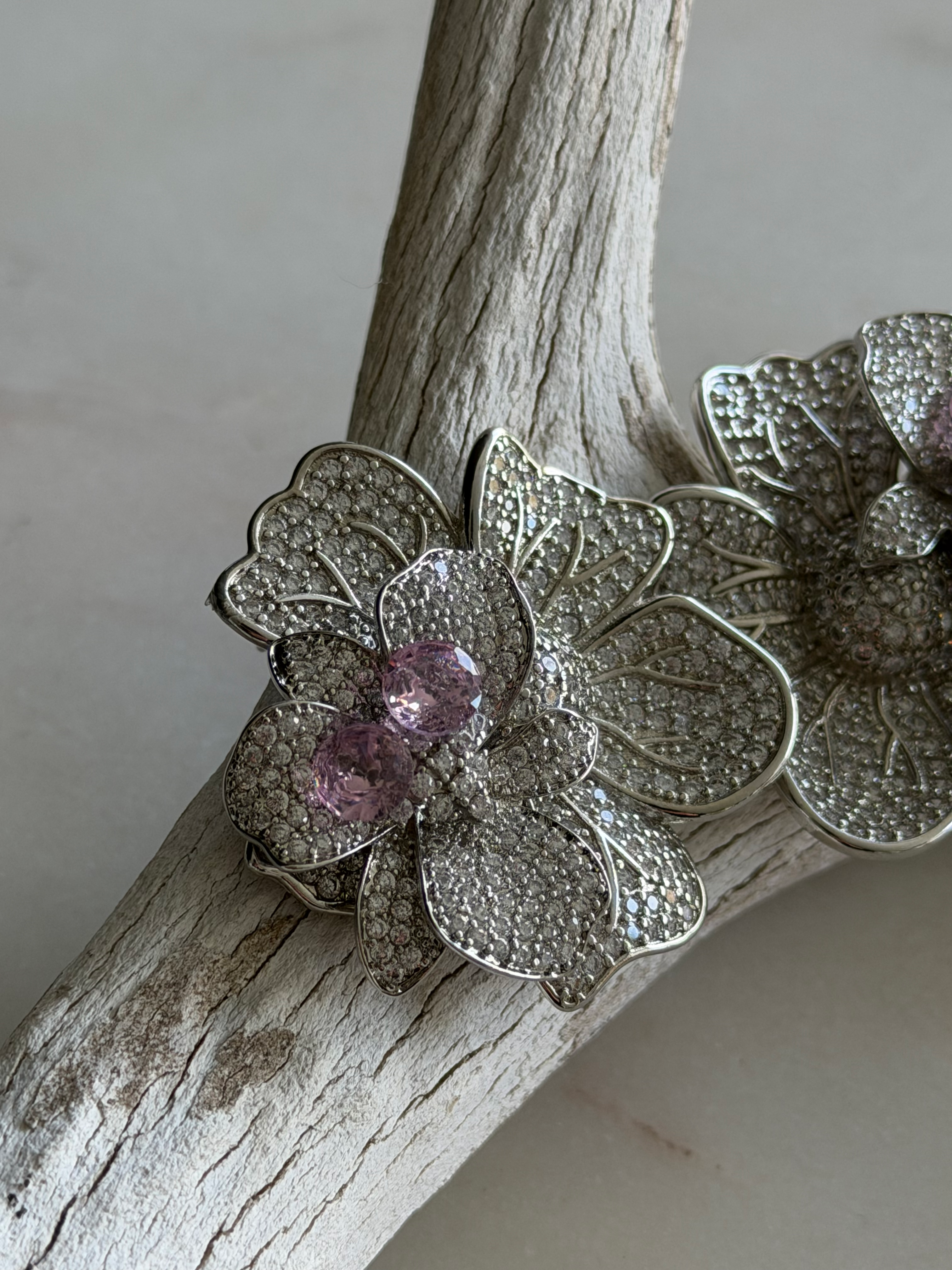 Arete de flores con cristales