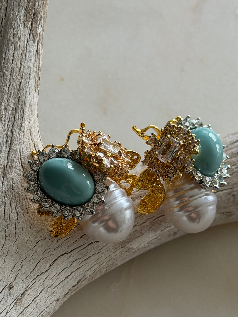 Thumbnail: Arete de abeja con detalles