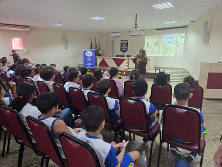O Programa Reluz na Estrada realizou encontros com estudantes do 5º ano na EMEF Ana Rocha Lyra, em Guarapari. 