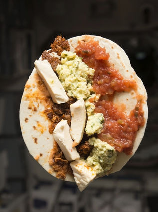 Astronautas cosechan chiles en el espacio