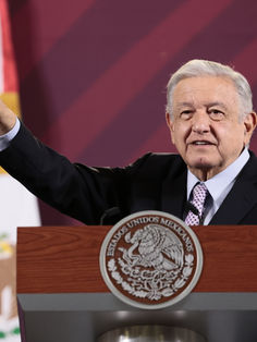 Destaca AMLO que ahora se manda obedeciendo al pueblo; sin menospreciar