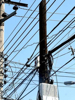 Suspenden servicios por obra de la CFE