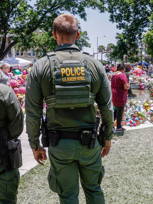 El Gobierno de EU investigará la respuesta policial al tiroteo de Texas