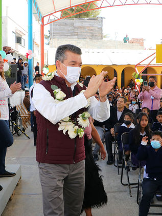 En SCLC, Rutilio Escandón inaugura espacios en la primaria “José de Allende y Unzaga”