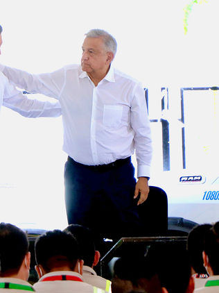 Rutilio Escandón acompaña al presidente AMLO en el Encuentro con Trabajadores de CFE Chiapas
