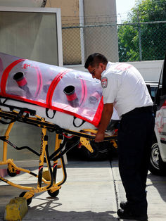 Ingenieros mexicanos crean cápsula para transportar a pacientes con Covid-19