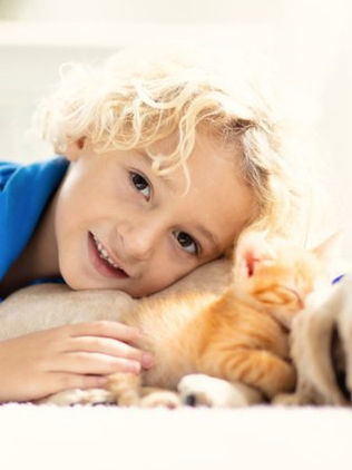 Así ayudan los animales de compañía a los niños