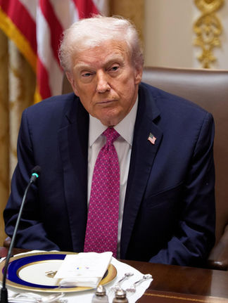 Trump dice que Maduro le ha ofrecido "de todo" porque no quiere "meterse" con EUA