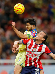  América y Guadalajara empatan en el derbi del fútbol mexicano