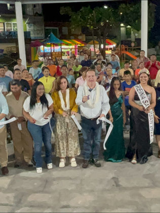 Mariano Rosales y Margarita Sarmiento inauguran parque y coronan a la reina en San Juan