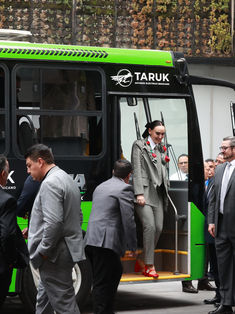 Presentan Taruk, el primer autobús eléctrico fabricado en el país