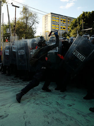 México conmemora masacre estudiantil en el lugar de los hechos y en pandemia