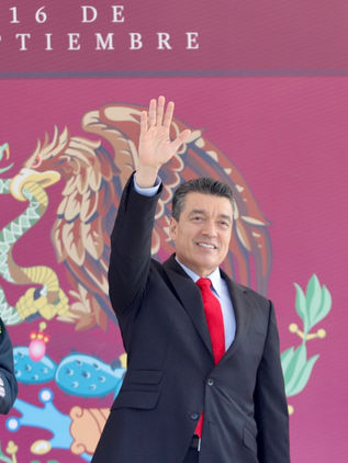 Encabeza Rutilio Escandón desfile cívico-militar por el 209 aniversario de la Independencia de Méxic