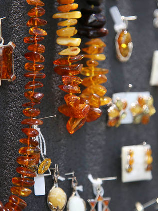 Profesionistas buscan en el ámbar una fuente de ingresos