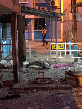 Fecha violenta en Ecuador con cinco policías muertos y caos en calles y cárceles