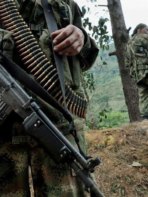 Exguerrilla de las FARC denuncia fortalecimiento del paramilitarismo