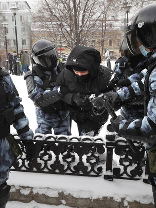 Rusia detiene a más de 5.000 personas tras protestas en apoyo de Navalni