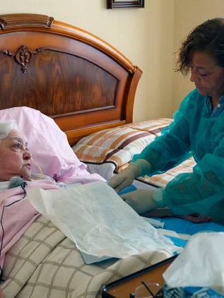 Atención profesional, necesaria al tener enfermos en casa