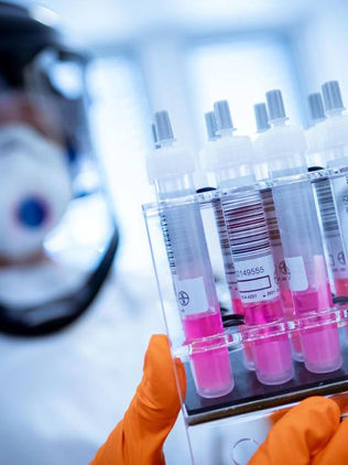 Londres acusa a Rusia de querer robar datos sobre vacuna contra covid-19