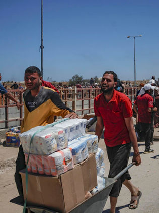 Israel dice que permitió el ingreso a Gaza de 76 camiones de la ONU con ayuda humanitaria