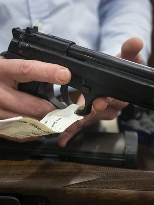 Nueva Zelanda prohibirá armas semiautomáticas y de asalto