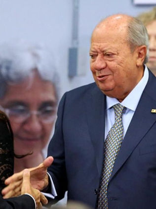 Presentan denuncia en Fiscalía General contra Romero Deschamps