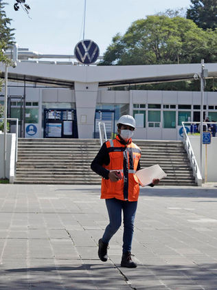 Empleados de Volkswagen México aprueban alza salarial de 9 % y evitan huelga