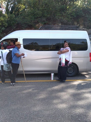 Vestido de mujer alcalde Huixteco es obligado a botear