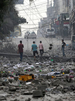 Israel intensifica las operaciones terrestres en Gaza, que se encuentra incomunicada