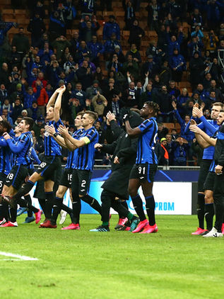 Atalanta golea a Valencia y se encamina a cuartos de final
