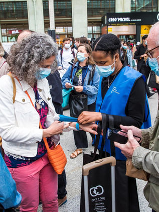 Los franceses comienzan a convivir con el certificado sanitario Covid-19